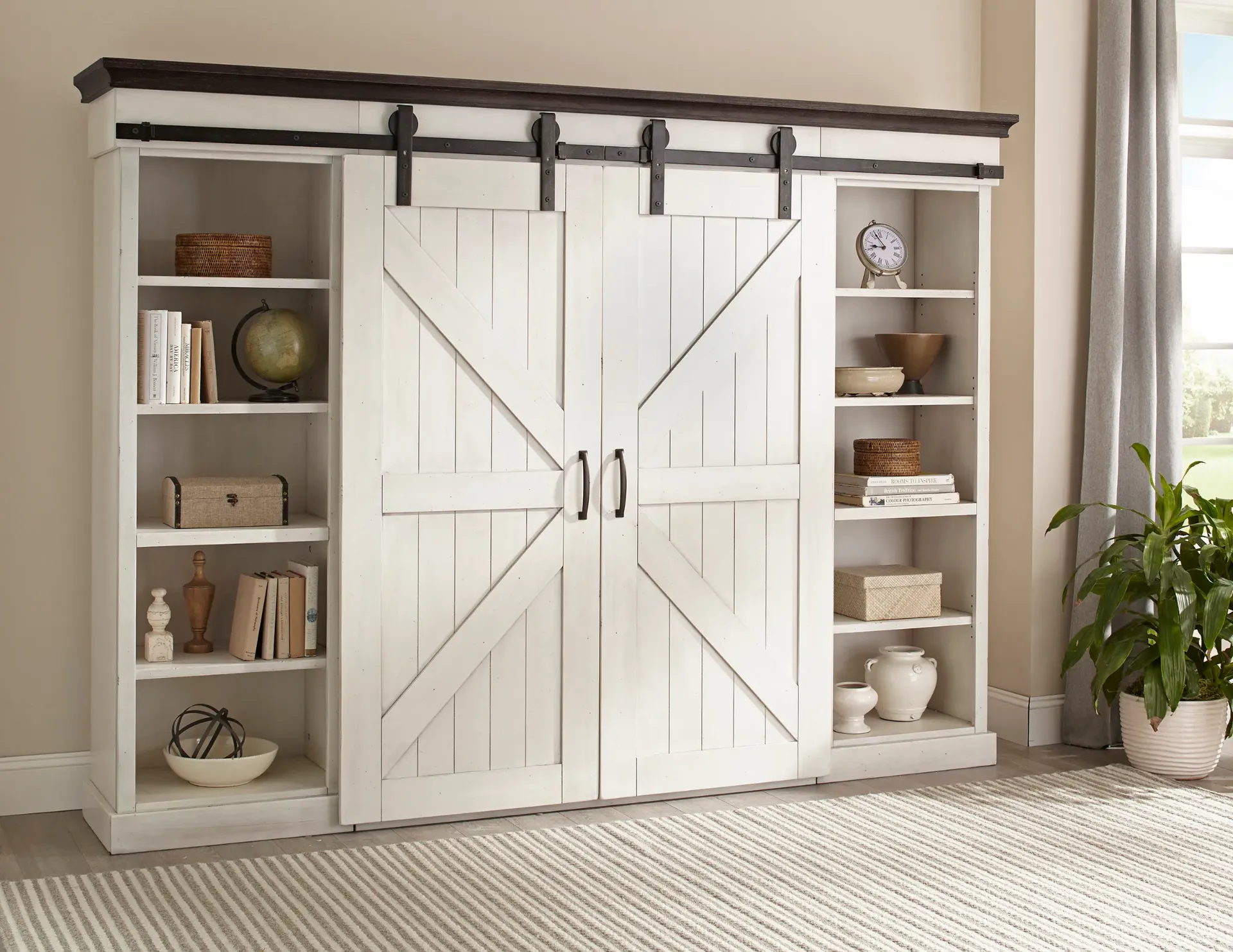 [3599EC] Carriage House Ent. Wall
